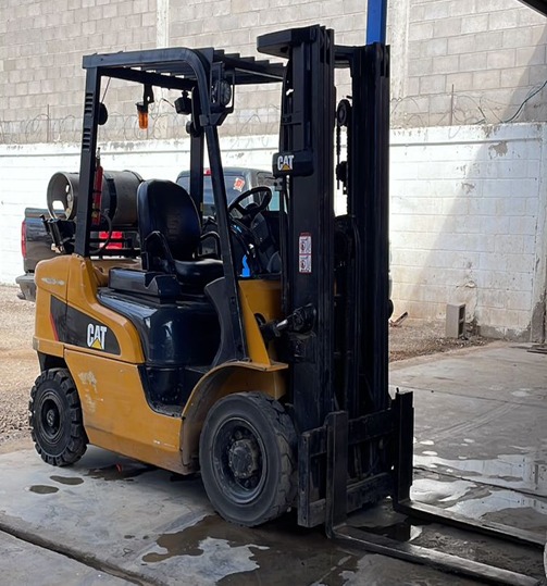 Montacargas CAT 5000 LBS